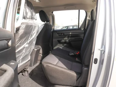 2025 Toyota Hilux 2.4-liter 4-cylinder Turbo Diesel Silver Black Pickup Truck 4WD M/T