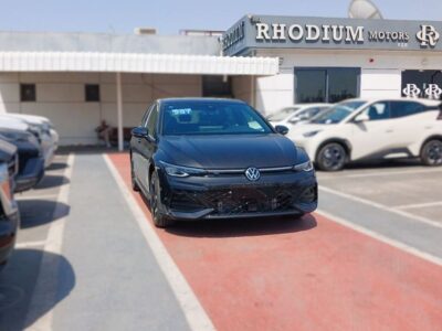 2024 Volkswagen Golf TSI R-Line 1.5-liter turbocharged 4-cylinder Engine Black Grey Hatchback