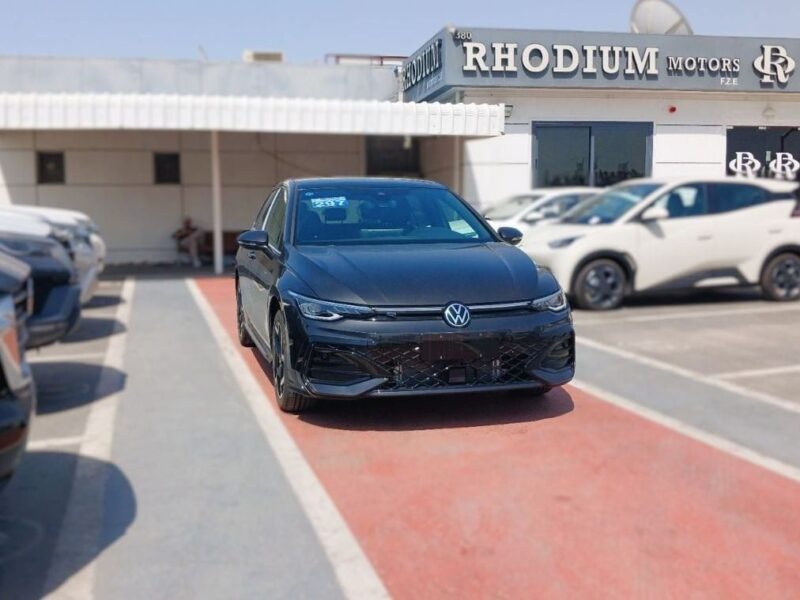 2024 Volkswagen Golf TSI R-Line 1.5-liter turbocharged 4-cylinder Engine Black Grey Hatchback