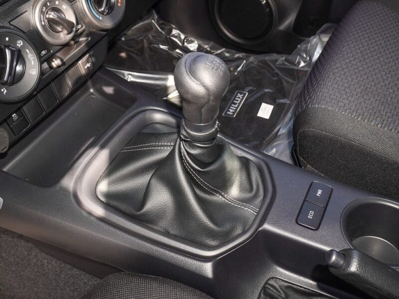 2025 Toyota Hilux 2.4-liter 4-cylinder Turbo Diesel Silver Black Pickup Truck 4WD M/T