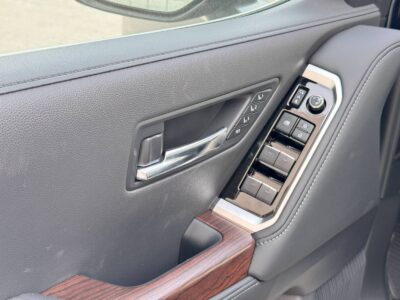 2026 Toyota Land Cruiser 300 VX 3.5L Twin-Turbo V6 Petrol Engine Black SUV GCC Specs