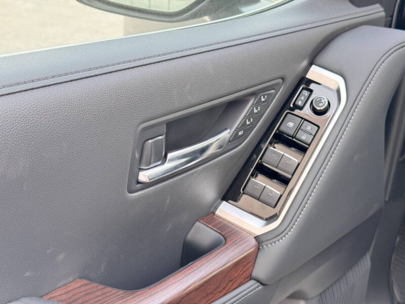 2026 Toyota Land Cruiser 300 VX 3.5L Twin-Turbo V6 Petrol Engine Black SUV GCC Specs