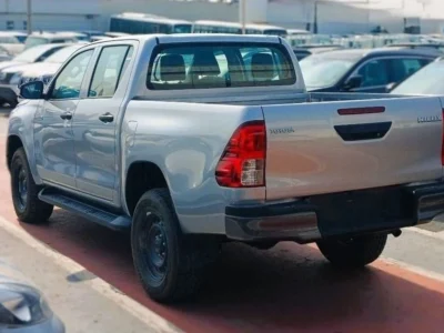 2025 Toyota Hilux 2.4L 4-cylinder Diesel Engine 4x4 Silver Black Pickup Truck Manual