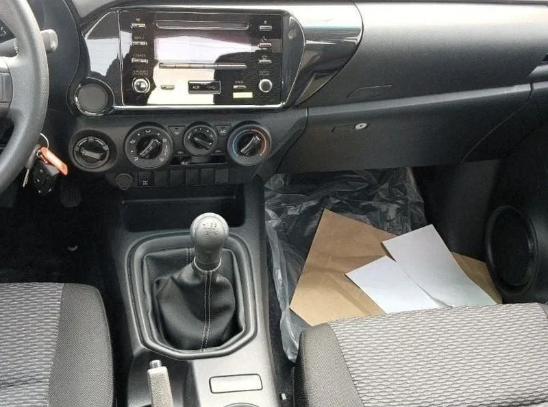 2025 Toyota Hilux 2.4L 4-cylinder Diesel Engine 4x4 Silver Black Pickup Truck Manual