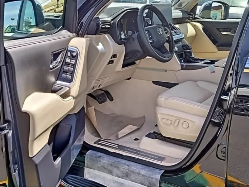 2022 Toyota Land Cruiser VXR 4.0 Litres 6 Cylinders Petrol Engine Black Beige SUV GCC