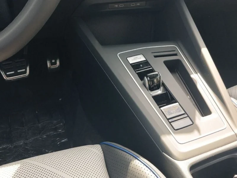 2024 Volkswagen Golf TSI R-Line 1.5-liter turbocharged 4-cylinder Engine Grey Beige Hatchback