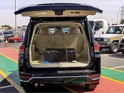 2022 Toyota Land Cruiser VXR 4.0 Litres 6 Cylinders Petrol Engine Black Beige SUV GCC