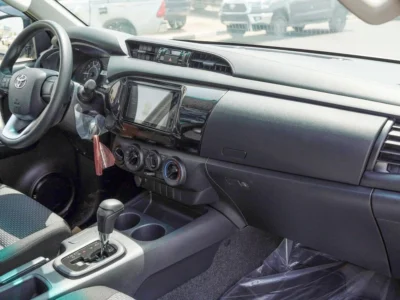 2025 Toyota Hilux 2.8-liter 4 turbocharged Diesel Engine Grey Black Pickup Truck GCC