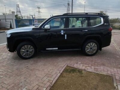 2022 Toyota Land Cruiser VX 3.5 Litres 6 Cylinders Petrol Engine Black Beige SUV GCC