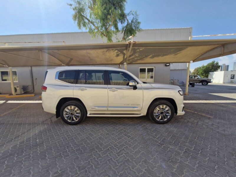 2026 Toyota Land Cruiser 300 VXR 3.3L Twin-Turbo Diesel V6 Engine White Red SUV GCC