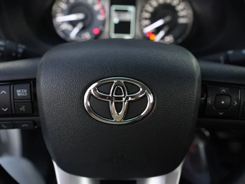 2025 Toyota Hilux GLS 2.7L Inline-4 Petrol Engine Single Cabin 4WD M/T White Red Pickup