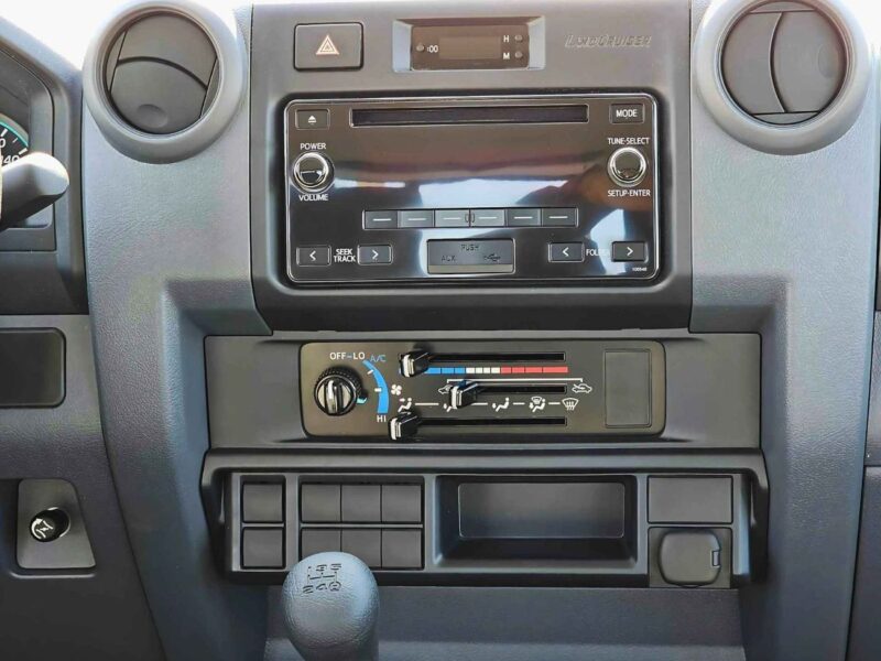 2024 Toyota Land Cruiser Pick Up LC79 DOUBLE CABIN 4.2L V6 DIESEL MT White Grey