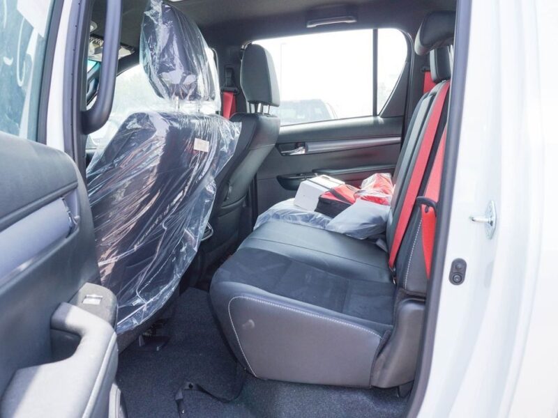 2025 Toyota Hilux GR SPORT 2.8L 4 Cylinders DIESEL Engine White Black Pickup Truck GCC