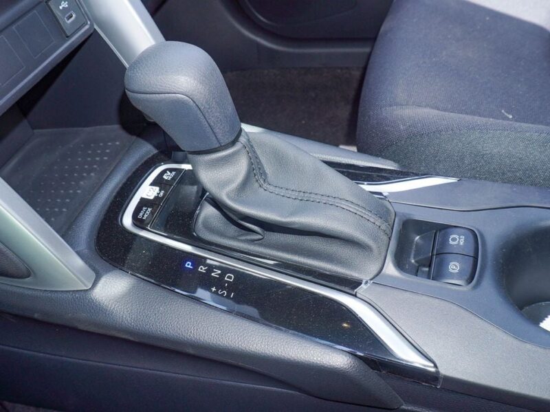 2025 Toyota Corolla Cross HEV 1.8-liter 4-cylinder Hybrid Engine White Black SUV GCC