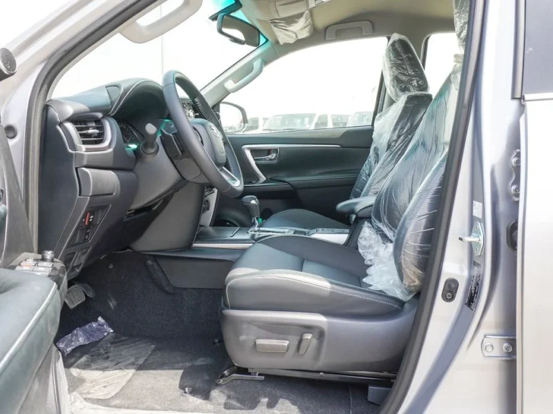 2025 Toyota Fortuner SR5 4.0-liter V6 Petrol Engine Silver Black SUV Automatic GCC Specs