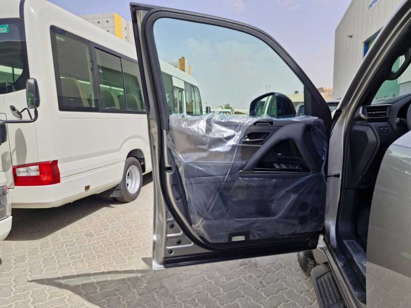 2026 Lexus LX700h Overtrail 3.5L V6 Twin Turbo Petrol Hybrid Silver Black SUV GCC