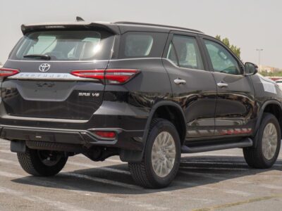 2025 Toyota Fortuner SR5 4.0-liter V6 Petrol Engine Black SUV Automatic GCC Specs