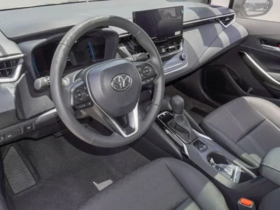 2025 Toyota Corolla 1.8 Litres 4-cylinder Hybrid Engine White Black Sedan Automatic