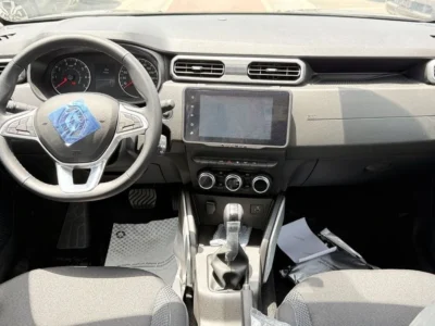 2025 Renault Duster 1.6-litre 4-cylinder In-Line Petrol Engine Grey Black SUV GCC Specs