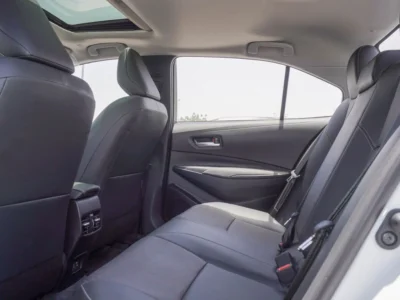 2025 Toyota Corolla 1.8 Litres 4-cylinder Hybrid Engine White Black Sedan Automatic