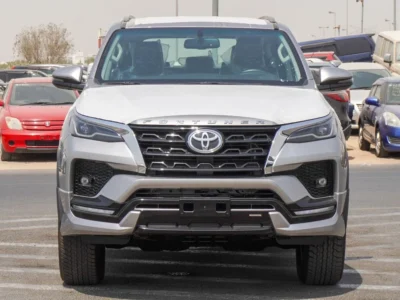 2025 Toyota Fortuner SR5 4.0-liter V6 Petrol Engine Silver Black SUV Automatic GCC Specs