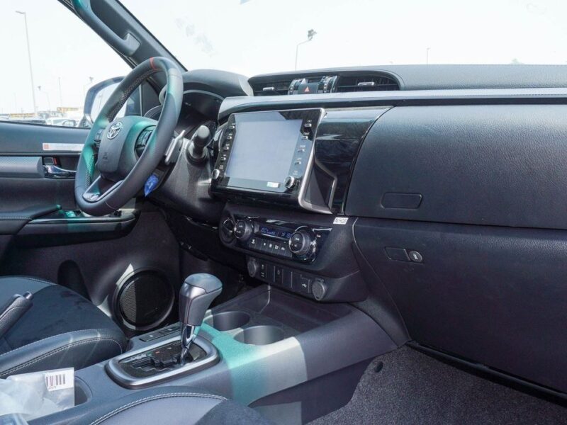 2025 Toyota Hilux GR SPORT 2.8L 4 Cylinders DIESEL Engine White Black Pickup Truck GCC