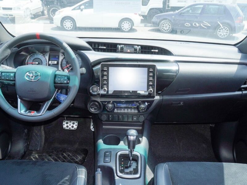 2025 Toyota Hilux GR SPORT 2.8L 4 Cylinders DIESEL Engine White Black Pickup Truck GCC