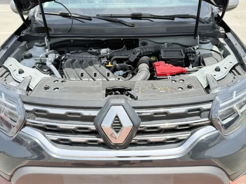 2025 Renault Duster 1.6-litre 4-cylinder In-Line Petrol Engine Grey Black SUV GCC Specs
