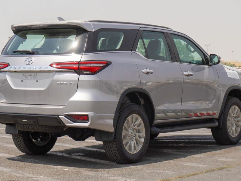 2025 Toyota Fortuner SR5 4.0-liter V6 Petrol Engine Silver Black SUV Automatic GCC Specs
