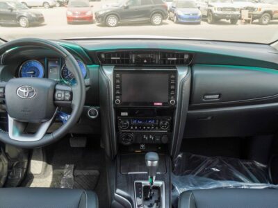 2025 Toyota Fortuner SR5 4.0-liter V6 Petrol Engine Silver Black SUV Automatic GCC Specs