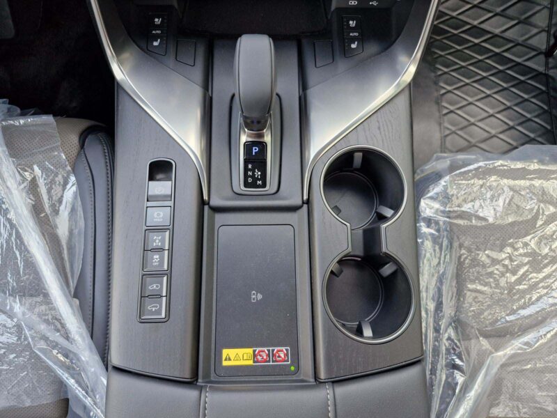 2026 Lexus LX700h Overtrail 3.5L V6 Twin Turbo Petrol Hybrid Silver Black SUV GCC