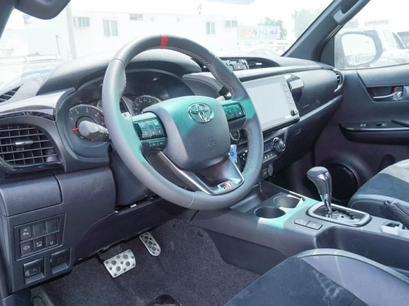 2025 Toyota Hilux GR SPORT 2.8L 4 Cylinders DIESEL Engine White Black Pickup Truck GCC