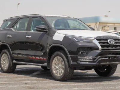 2025 Toyota Fortuner SR5 4.0-liter V6 Petrol Engine Black SUV Automatic GCC Specs