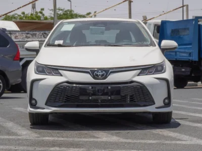 2025 Toyota Corolla 1.8 Litres 4-cylinder Hybrid Engine White Black Sedan Automatic