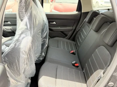 2025 Renault Duster 1.6-litre 4-cylinder In-Line Petrol Engine Grey Black SUV GCC Specs