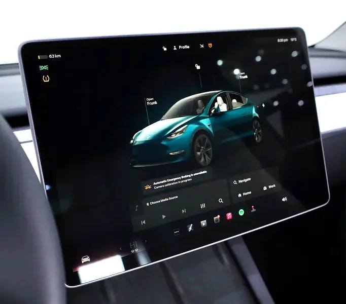 2024 Tesla Model Y Standard Electric Vehicle Black White SUV 450 - 550 KM Range