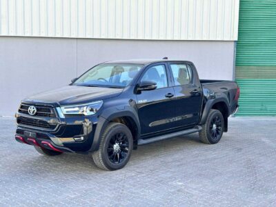 2025 Toyota Hilux Double Cab RHD 2.8L 4-cylinder Diesel Engine Black Pickup Truck