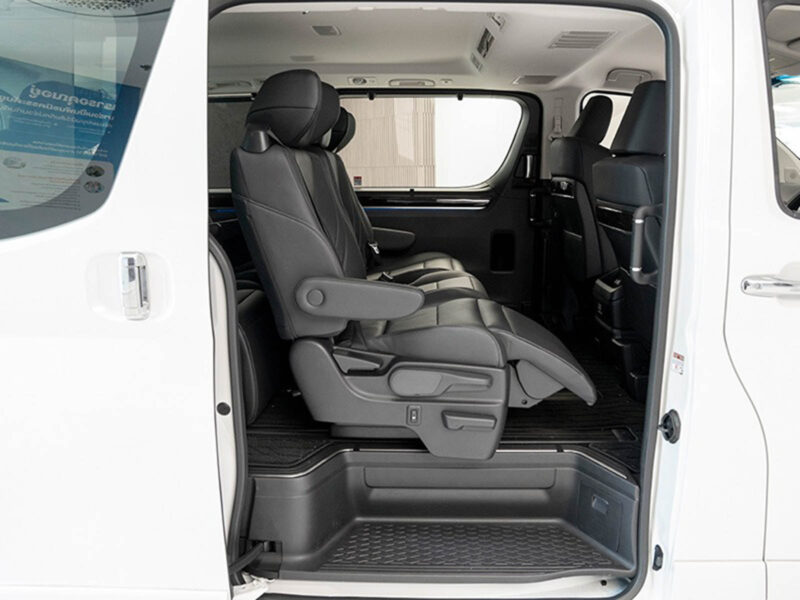 2026 Toyota Majesty Grande 2.8L Inline 4-cylinder Diesel Engine White Black MPV