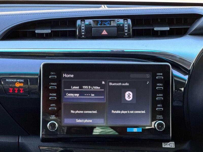 2025 Toyota Hilux Double Cab RHD 2.8L 4-cylinder Diesel Engine Black Pickup Truck