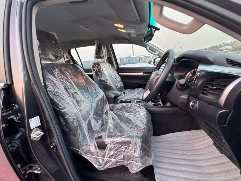 2025 Toyota Hilux Double Cab RHD 2.8L 4-cylinder Diesel Engine Grey Black Pickup Truck