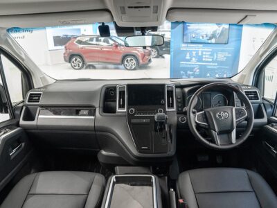 2026 Toyota Majesty Grande 2.8L Inline 4-cylinder Diesel Engine White Black MPV