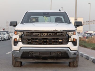 2025 CHEVROLET SILVERADO V8 Petrol Engine 5.3 Litres 4WD GCC Specs White Black Pickup