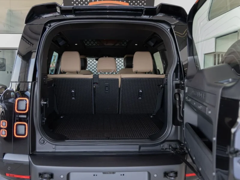 2026 LAND ROVER DEFENDER 110 X-DYNAMIC HSE P400 3.0L 6 Cylinders Petrol Engine Black Tan SUV