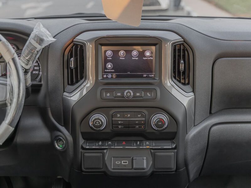 2025 CHEVROLET SILVERADO V8 Petrol Engine 5.3 Litres 4WD GCC Specs White Black Pickup