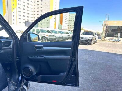 2025 Toyota Hilux Double Cab RHD 2.8L 4-cylinder Diesel Engine Black Pickup Truck