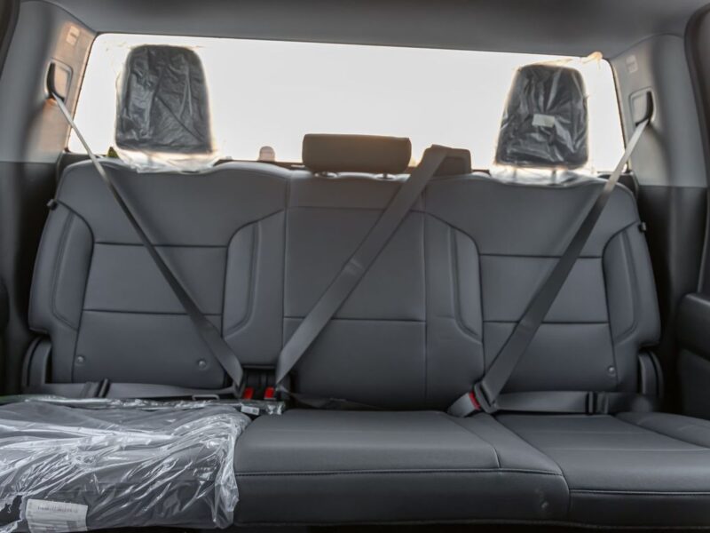 2025 CHEVROLET SILVERADO V8 Petrol Engine 5.3 Litres 4WD GCC Specs White Black Pickup