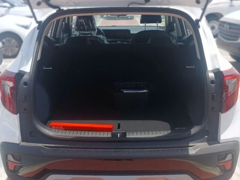 2025 KIA Seltos 1.5 Litres 4 Cylinders Petrol Engine White Black SUV Automatic FWD