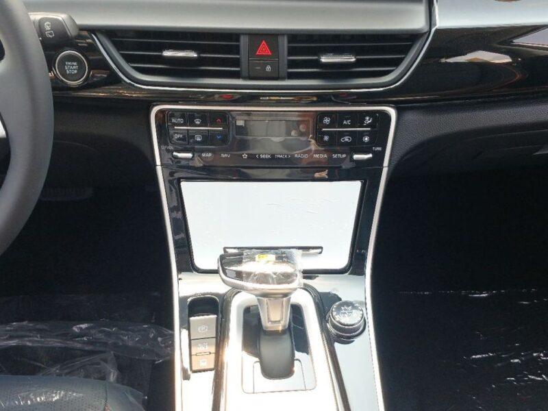 2025 Kia Seltos 1.5 Litres 4 Cylinders Petrol Engine White Black SUV Chinese Specs