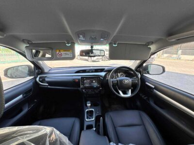 2025 Toyota Hilux Double Cab RHD 2.8L 4-cylinder Diesel Engine Black Pickup Truck