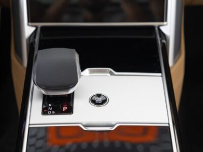 2026 Land Rover Range Rover Vogue P530 Autobiography 4.4 L V8 Engine Grey Tan SUV GCC Specs